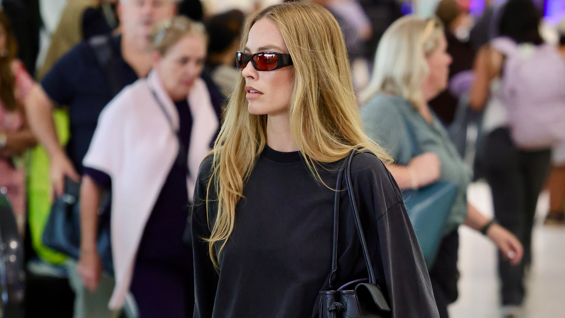 شلوارهای برمودا: بازگشت ترندی پاییز ۲۰۲۶ با الهام از مارگو رابی