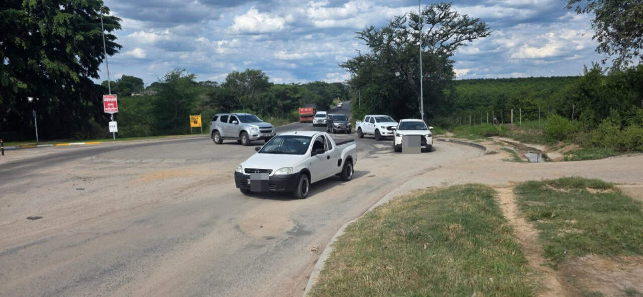 خشم رانندگان از وضعیت اسفناک جاده‌های گردشگری در نزدیکی پارک ملی کروگر