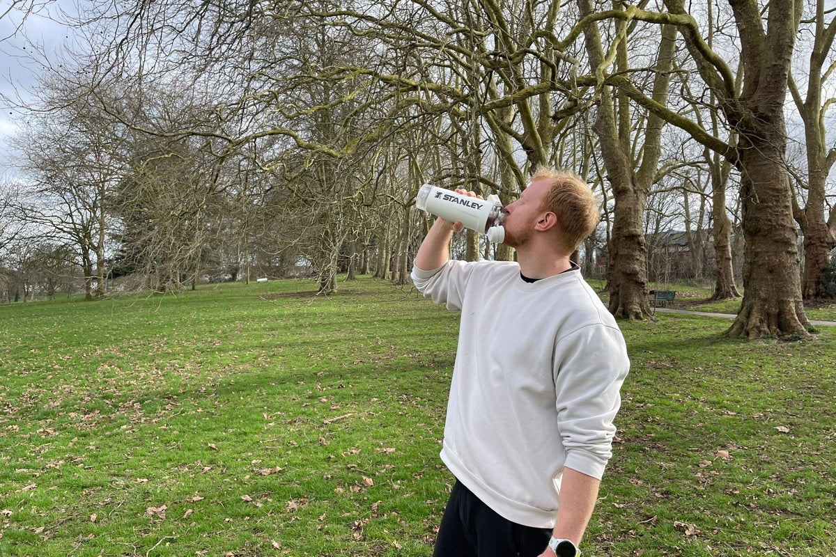 بررسی شیکر پروتئین استنلی: نوآوری در حفظ دما و جلوگیری از نشت یا هزینه‌ی گزاف؟