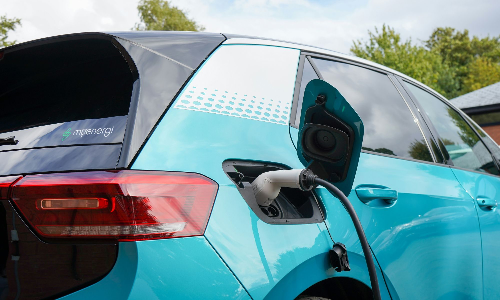 راهکار کره‌ای برای شارژ ۱۲ دقیقه‌ای خودروهای برقی: غلبه بر رشد دندریت‌ها