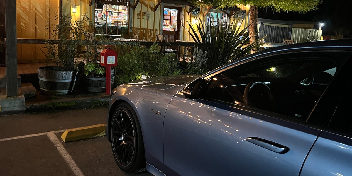 مرسدس-آی‌ام‌جی S63 E Performance: همراهی لوکس در دل شب‌های تاریک کالیفرنیا