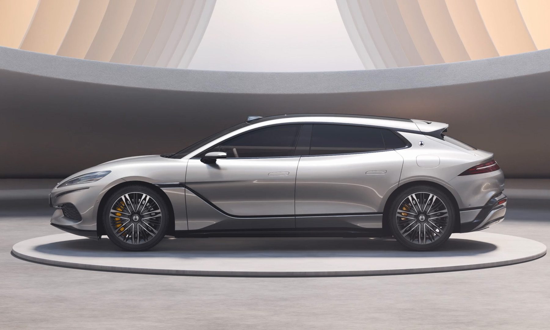 دنزو Z9 GT؛ خودروی الکتریکی با طولانی‌ترین برد حرکتی جهان معرفی شد