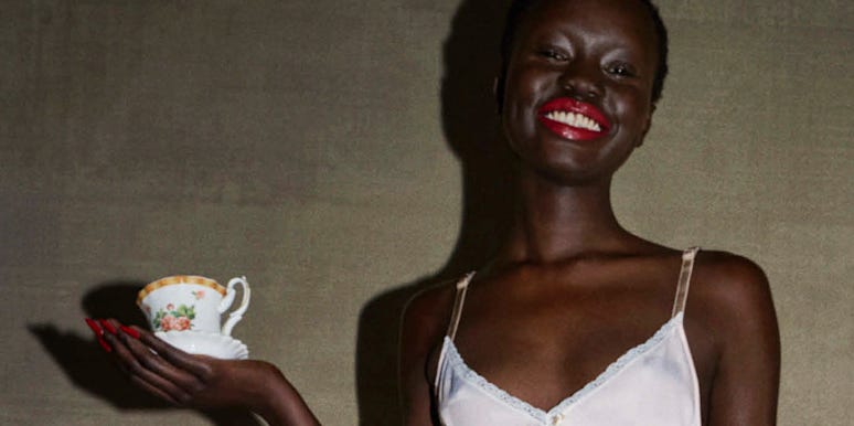 کافئین در محصولات مراقبت از پوست: راز شادابی و جوانی پوست صورت و گردن