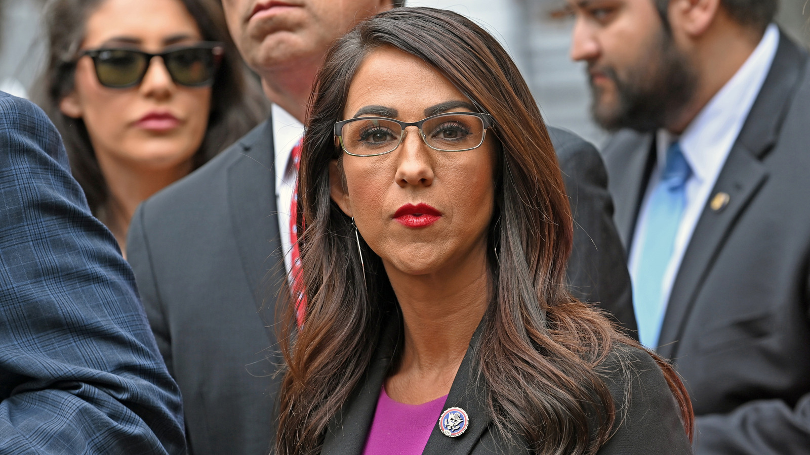 نقد و بررسی مدل ابروهای لورن بوبرت: نگاهی از زاویه زیبایی‌شناسی