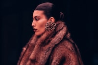 سنت لورن پاییز/زمستان ۲۰۲۶: اوج تجمل و بازتعریف قدرت زنانه در مد