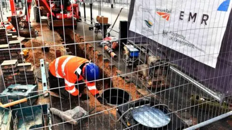 تعویق در نوسازی ایستگاه راه‌آهن اسگنس؛ انتقادها از وضعیت نامناسب و عدم "فاکتور شگفتی"