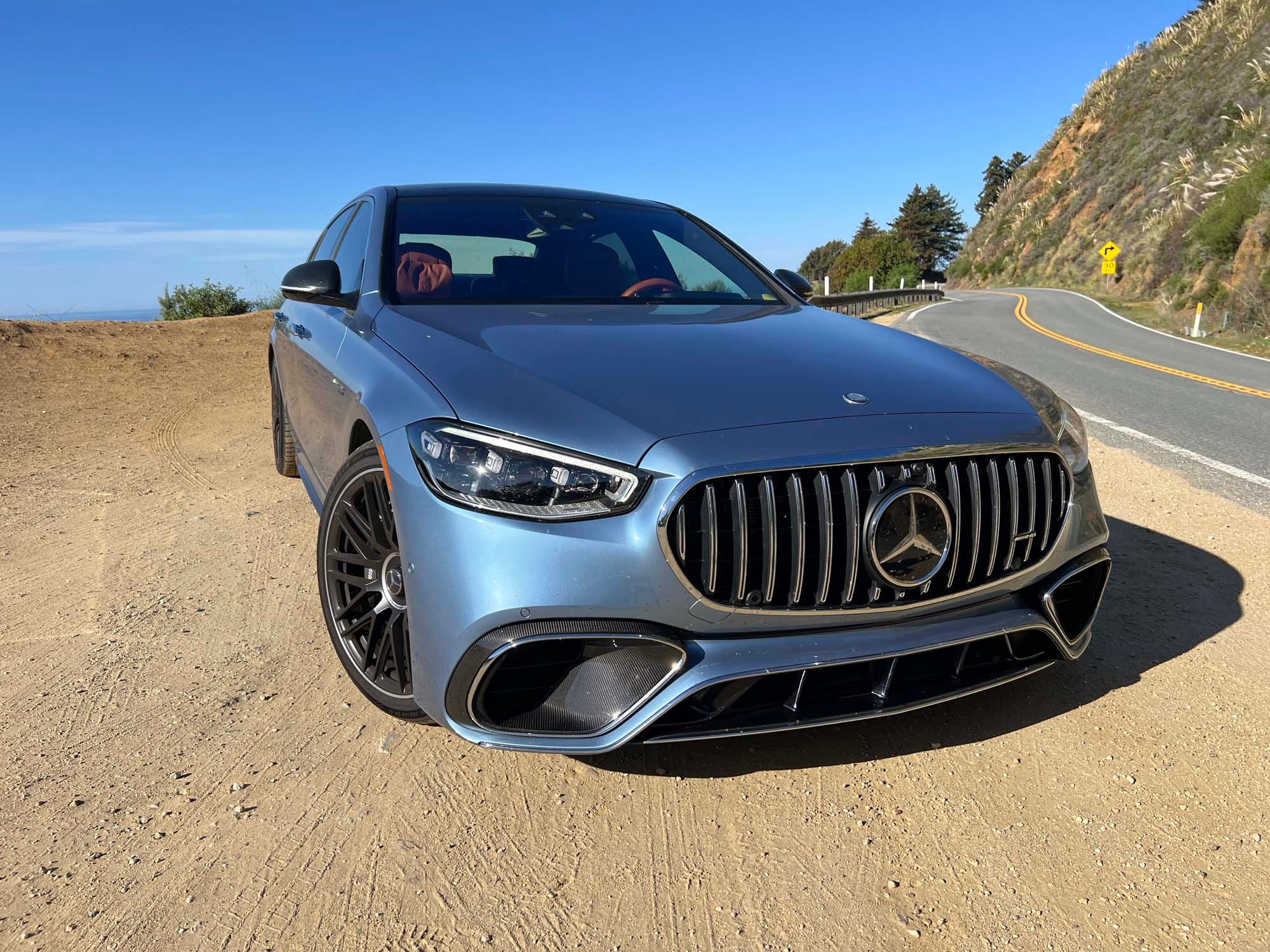 مرسدس-ای‌ام‌جی S63 E-Performance: سفری جاده‌ای در کالیفرنیا با نماد لوکس و هیبریدی