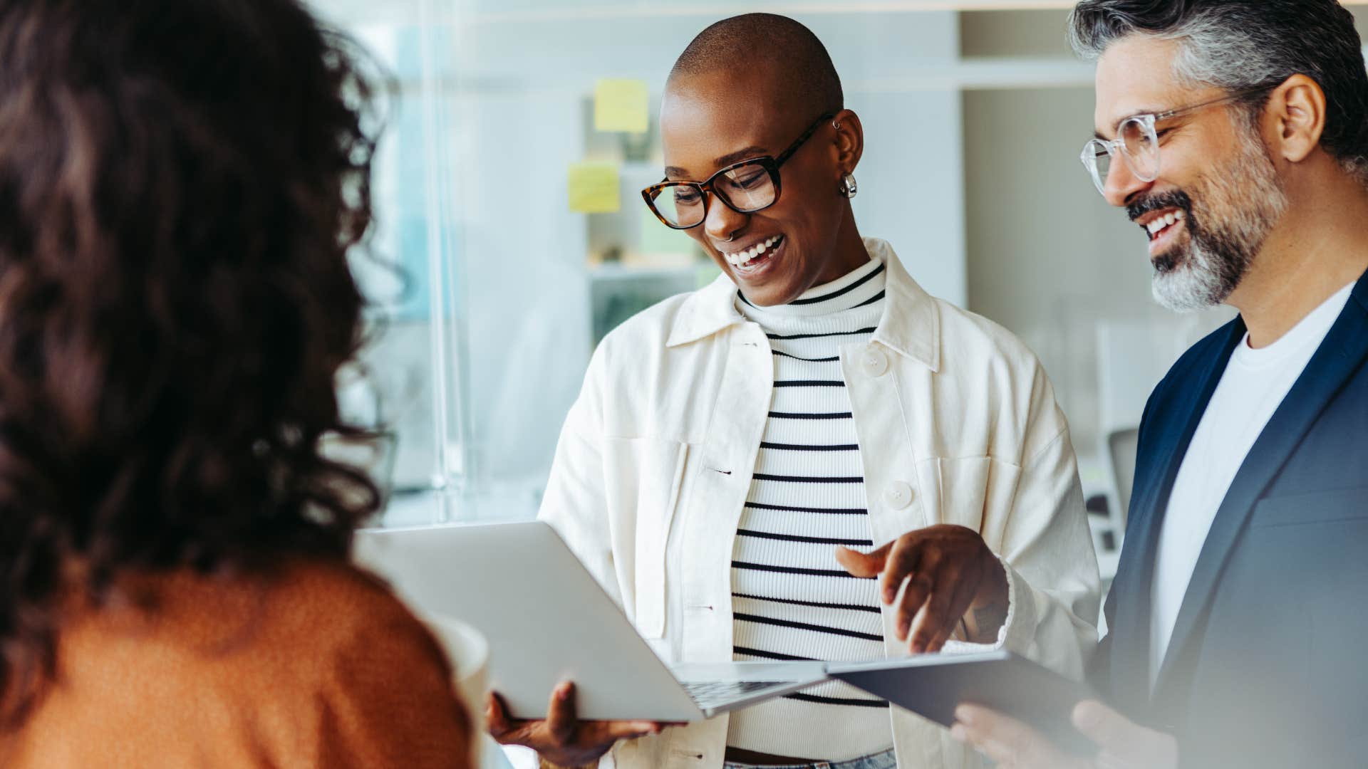 رازهای ذهن‌های برتر: ۱۱ رفتاری که افراد بسیار باهوش پنهانی انجام می‌دهند