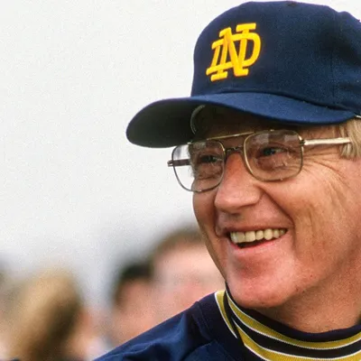 Lou Holtz, Legendary Notre Dame Coach Who Led Team to 1988 National Championship, Dies at 89