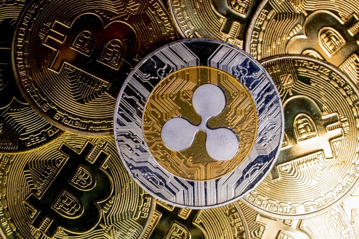 تحلیل مقایسه‌ای XRP و بیت‌کوین: کدام ارز دیجیتال بازدهی بیشتری خواهد داشت؟