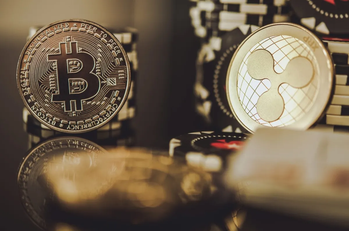 تحلیل مقایسه‌ای XRP و بیت‌کوین: کدام ارز دیجیتال بازدهی بیشتری خواهد داشت؟
