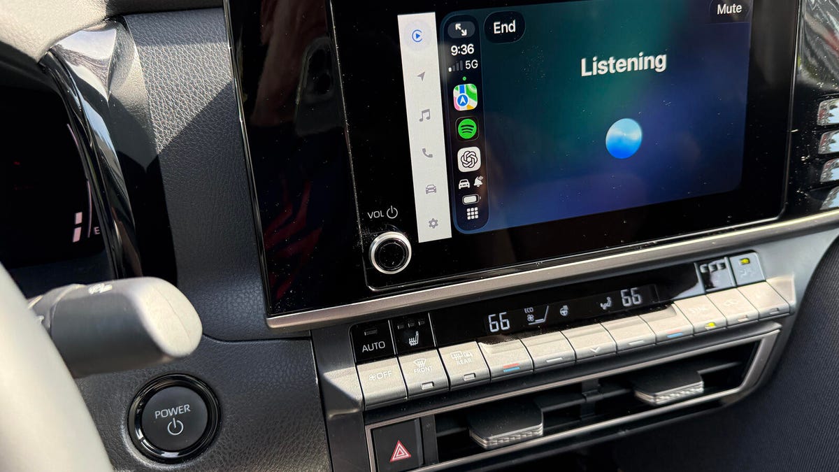 مقایسه چت‌جی‌پی‌تی و Perplexity AI به عنوان دستیاران صوتی در Apple CarPlay: کدام یک برتر است؟