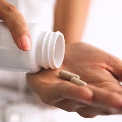 مكملات غذائية لانقطاع الطمث: هل الأدلة العلمية تدعم استخدامها؟