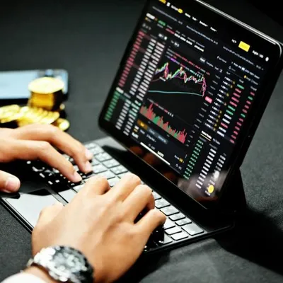 Bitcoin Slides Towards $75,000 as Oil Surges on Geopolitical Tensions