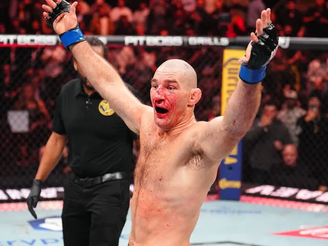 واکنش دنیای MMA به پیروزی خیره‌کننده استریکلند بر چیمایف؛ قهرمانی غیرمنتظره در UFC 328