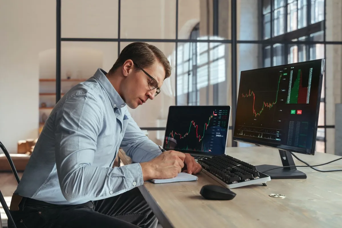 تحلیل پیش‌بینی قیمت XRP: مسیر بالقوه تا سال ۲۰۳۱