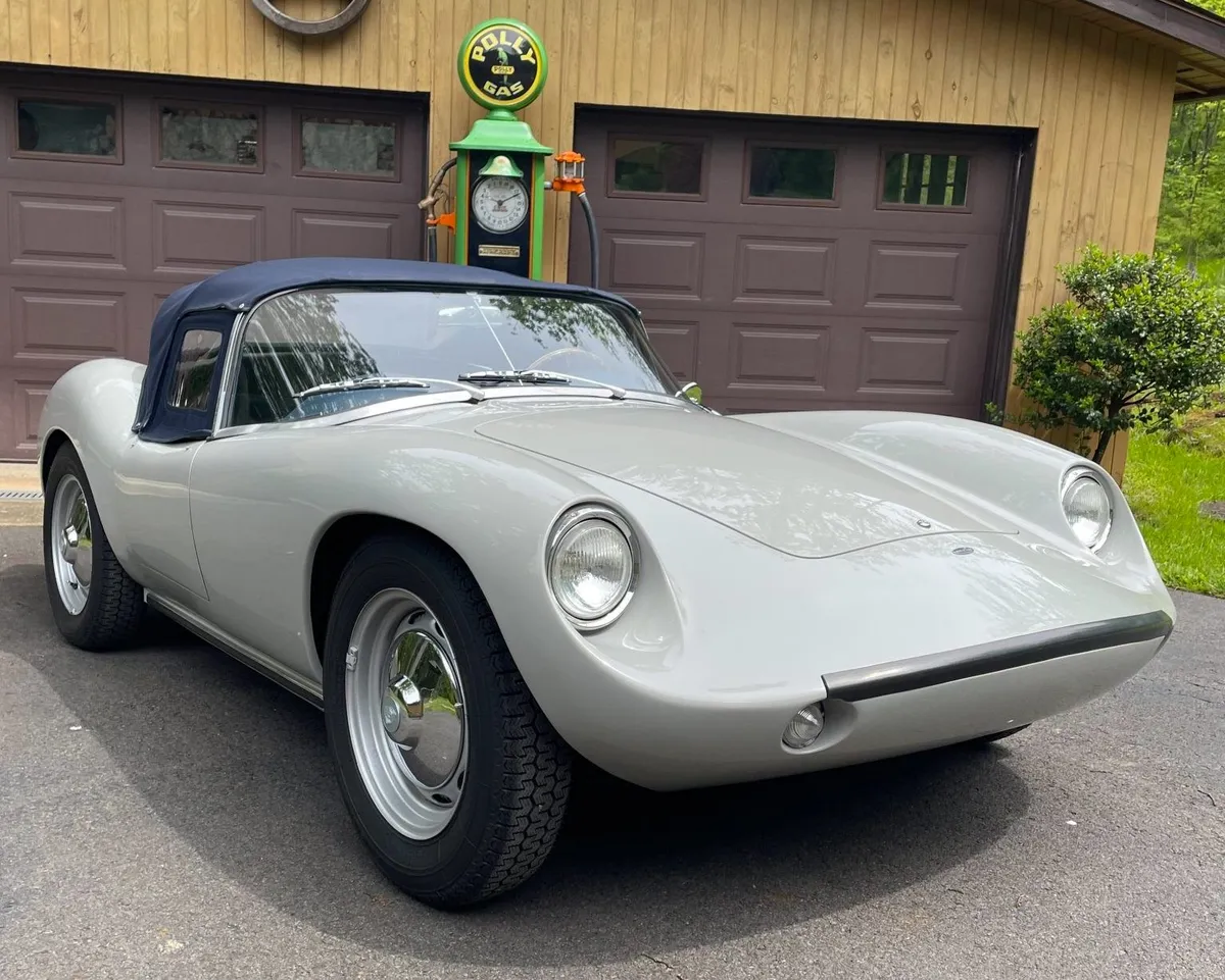 1960 Devin D: A Lightweight American Sports Car with a Porsche Heart