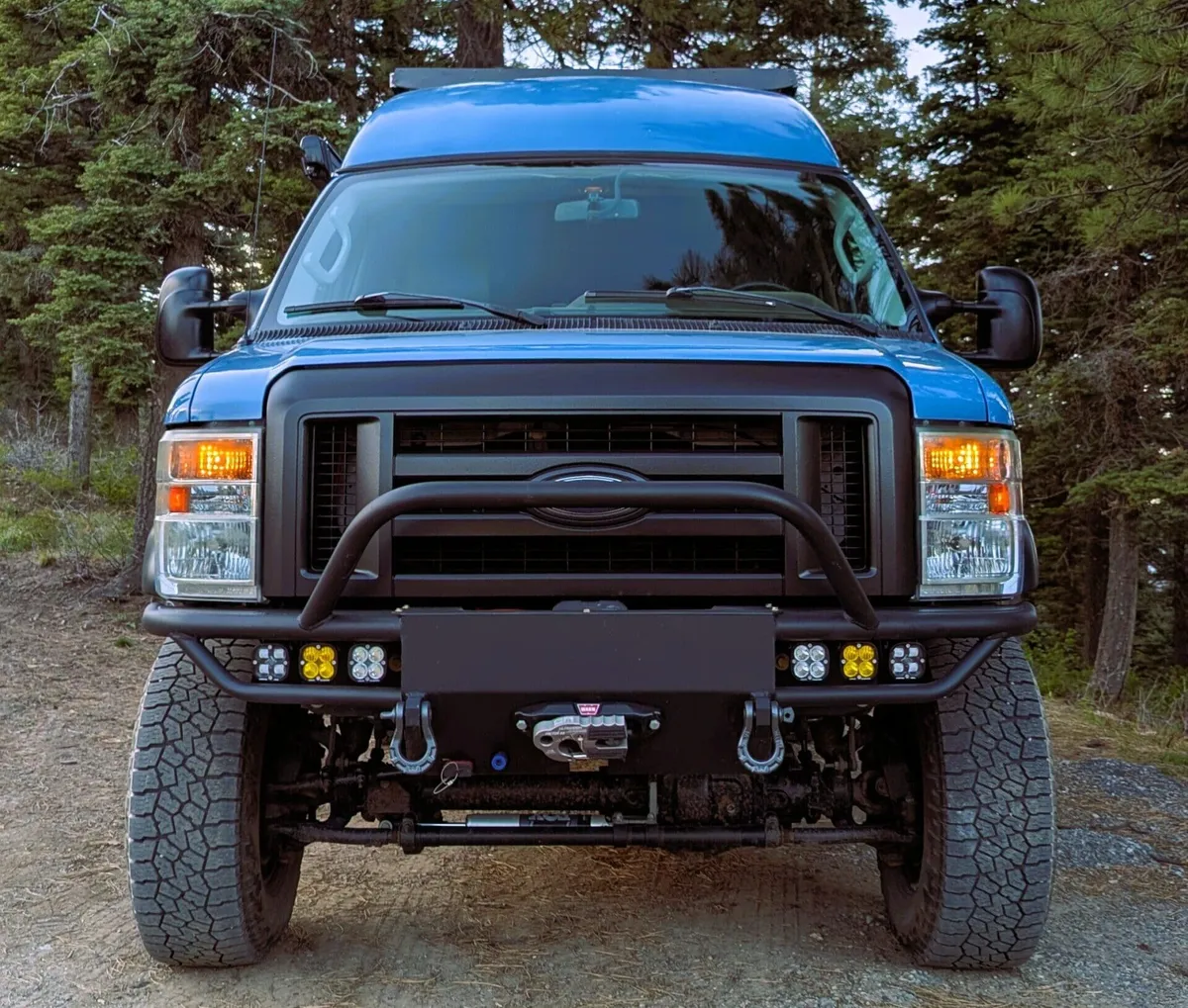 فورد E-350 کویلی 4x4 مدل 2011: آمیزه‌ای از قدرت، راحتی و ماجراجویی
