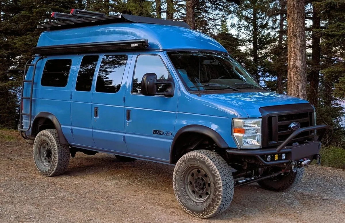 فورد E-350 کویلی 4x4 مدل 2011: آمیزه‌ای از قدرت، راحتی و ماجراجویی