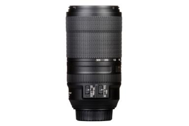 مقایسه نیکون AF-P Nikkor 70-300mm F4.5-5.6E ED VR با کانن EF 24-70mm f/4L IS USM