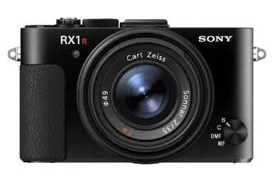 مقایسه نیکون D7500 {request()->input('language_config')['common']['with']} سونی سایبرشات DSC-RX1