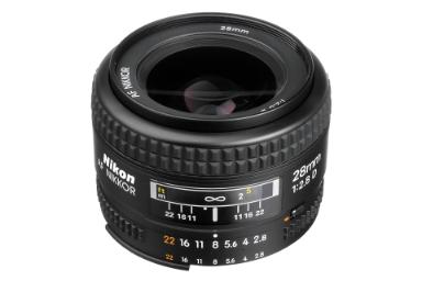 مقایسه نیکون AF Nikkor 28mm f/2.8D با کانن EF-S 18-135mm F3.5-5.6 IS USM