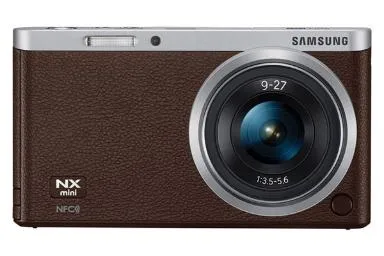 مقایسه نیکون D7000 {request()->input('language_config')['common']['with']} سامسونگ NX mini