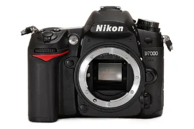 مقایسه نیکون D7000 با کانن EOS 2000D