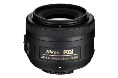 مقایسه نیکون AF-S DX Nikkor 35mm F1.8G با سیگما 105mm F2.8 DG DN Macro