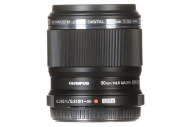 مقایسه المپوس M.Zuiko Digital ED 30mm F3.5 Macro با سونی FE 90mm F2.8 Macro G OSS