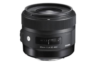 مقایسه سیگما 105mm F2.8 EX DG OS HSM با سیگما 30mm F1.4 DC HSM Art