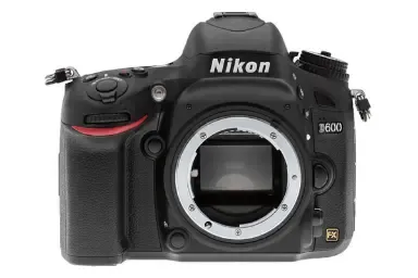 نیکون D600