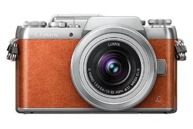 مقایسه پاناسونیک لومیکس DMC-GF8 {request()->input('language_config')['common']['with']} پنتاکس K-1 Mark II