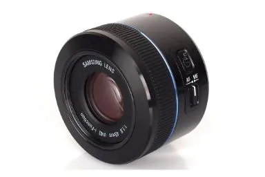 مقایسه سامسونگ NX 45mm F1.8 {request()->input('language_config')['common']['with']} سونی FE 90mm F2.8 Macro G OSS