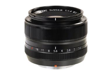 مقایسه نیکون AF-P Nikkor 70-300mm F4.5-5.6E ED VR با فوجی فیلم XF 35mm F1.4 R