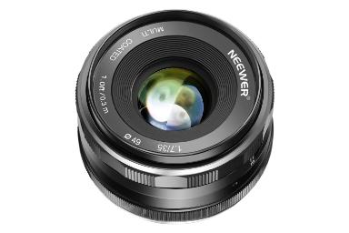 مقایسه نیور 35mm F1.7 با سیگما 105mm F2.8 DG DN Macro