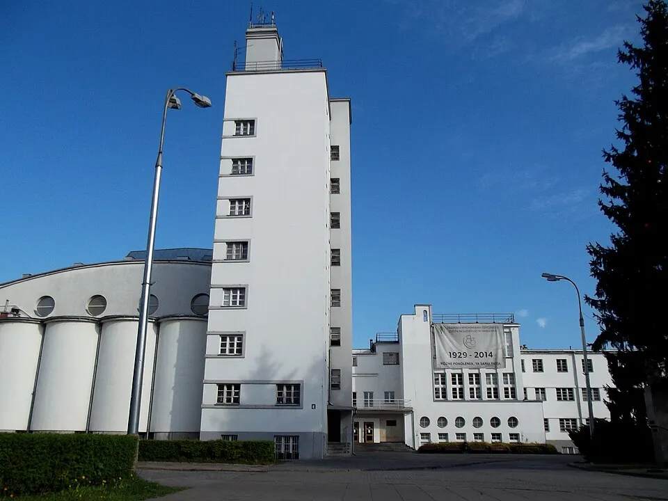 Józef Piłsudski Varşova Beden Eğitimi Üniversitesi