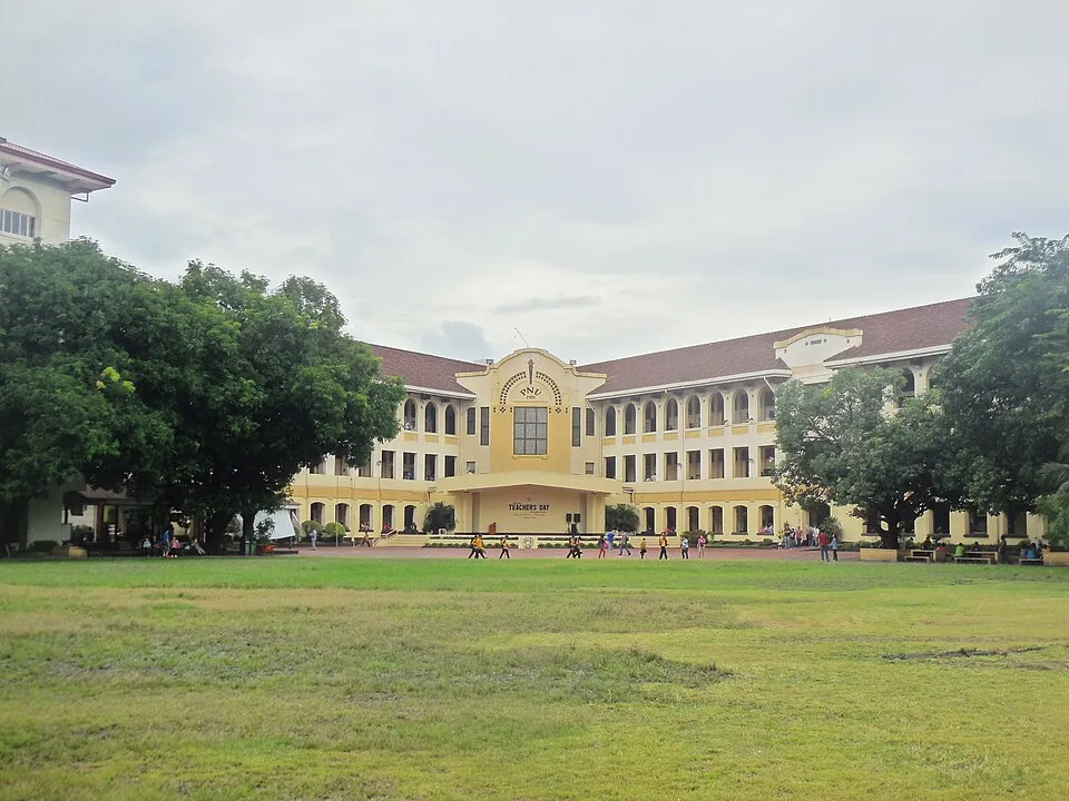 جامعة الفلبين العادية